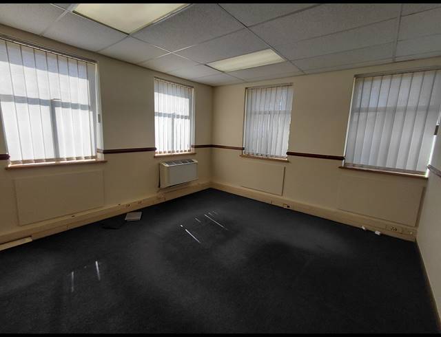 170M² OFFICE TO LET IN LYME PARK